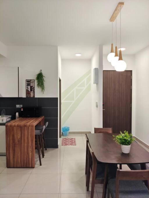A1403 Jb City Sks Habitat Larkin 2Br 6Pax 100Mbps Netflix!! By Stay Johor Bahru Eksteriør billede